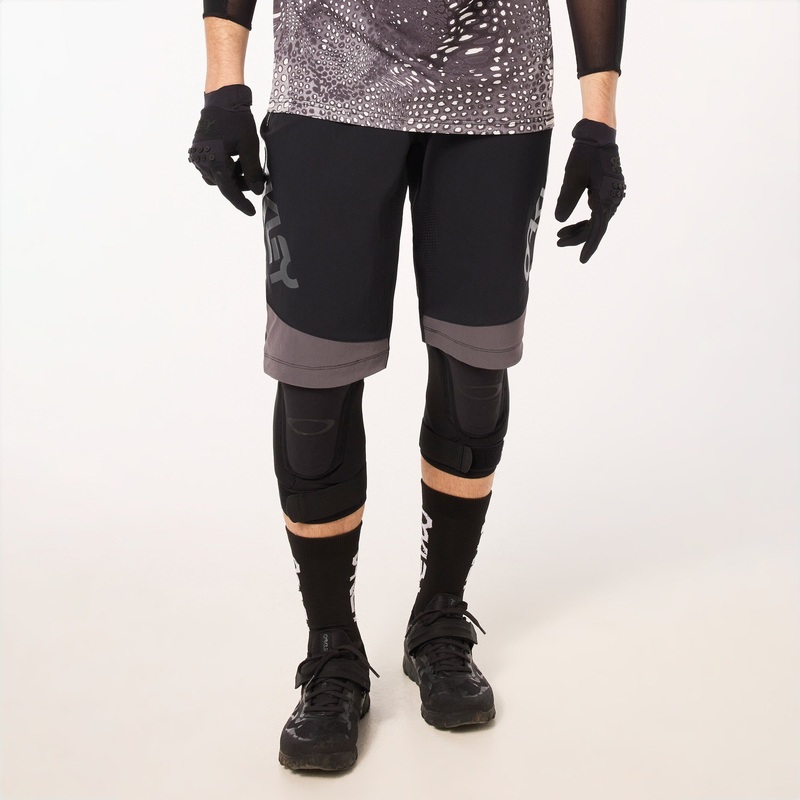 Men’s Maven Scrub Short|BLACK/GREY|32|34|36|38